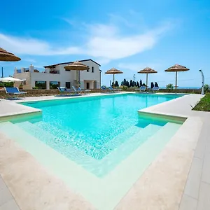  Couette-café Carmiano Luxury Bedrooms In In The Province Of Syracuse With And Swimming Pool And Wonderful Seaview Italie